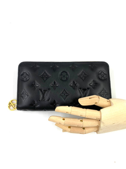 LOUIS VUITTON Zippy Coussin Monogram schwarz