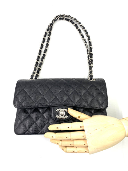 CHANEL Timeless Classic Double Flap Bag small schwarz Caviarleder silberne Hardware