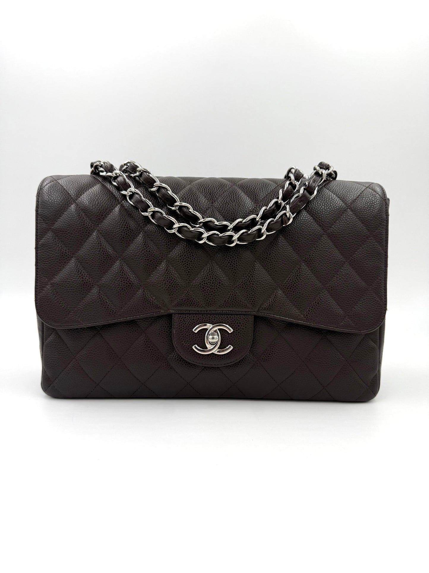 CHANEL Timeless Single Flap Jumbo Caviar dunkelbraun SHW, elegante Secondhand-Designerhandtasche aus München