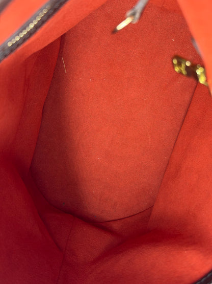 LOUIS VUITTON Bucket Bag PM Damier Ebene Innenansicht mit rotem hochwertigem Innenfutter und goldfarbenen Details