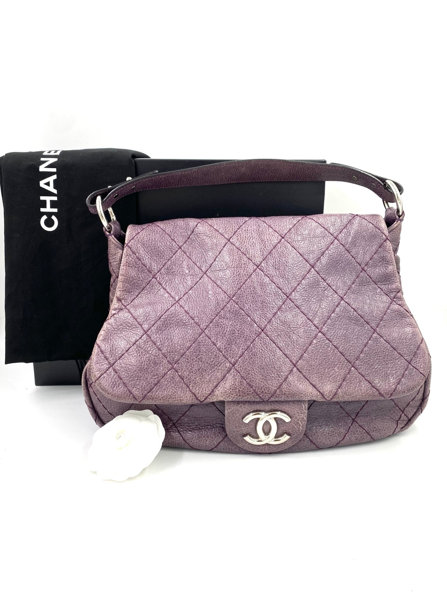 CHANEL Single Flap Bag "On the road" XL violett - Clutch & Macarons - 13347914 - Clutch & Macarons - 