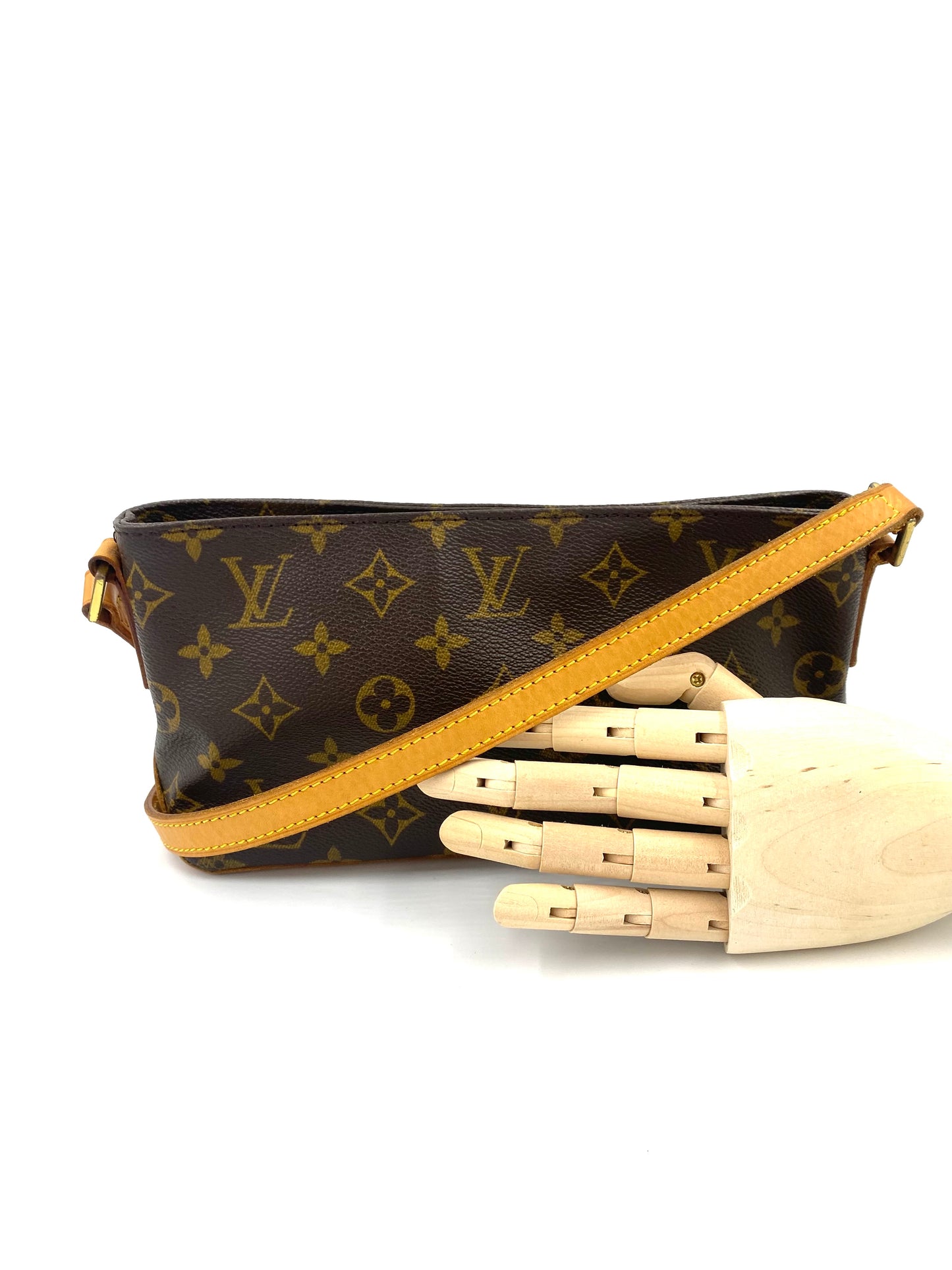 LOUIS VUITTON Trotteur Monogram Canvas