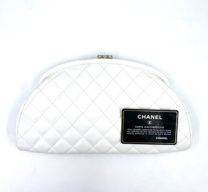 CHANEL quilted Clutch Caviarleder weiß