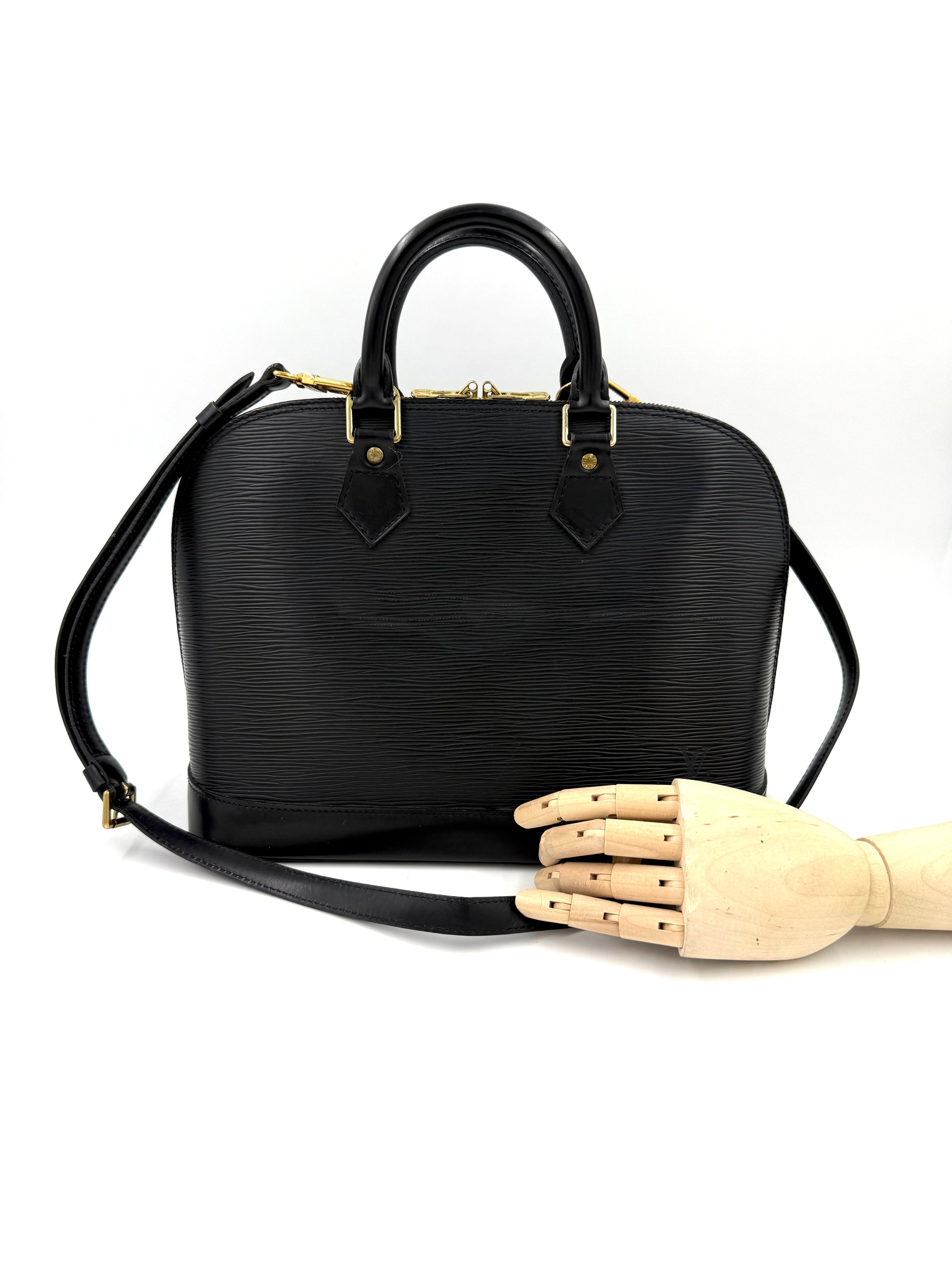 LOUIS VUITTON Alma PM Epi schwarz mit abnehmbarem Schulterriemen, elegante Secondhand Designerhandtasche frontal