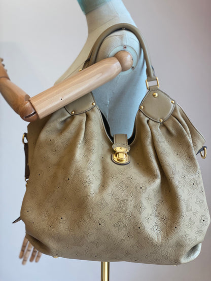 LOUIS VUITTON Mahina XL beige