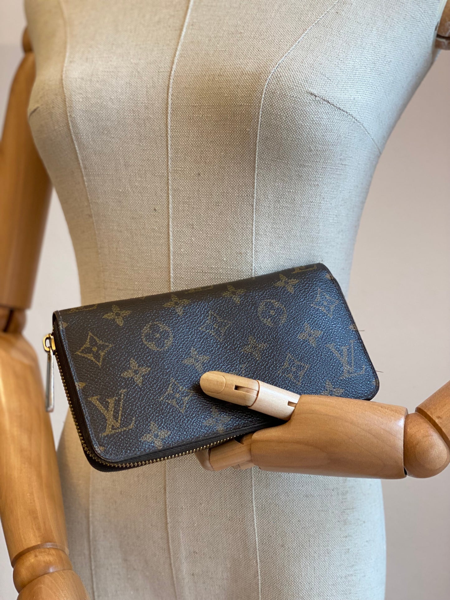 LOUIS VUITTON Zippy Monogram Canvas