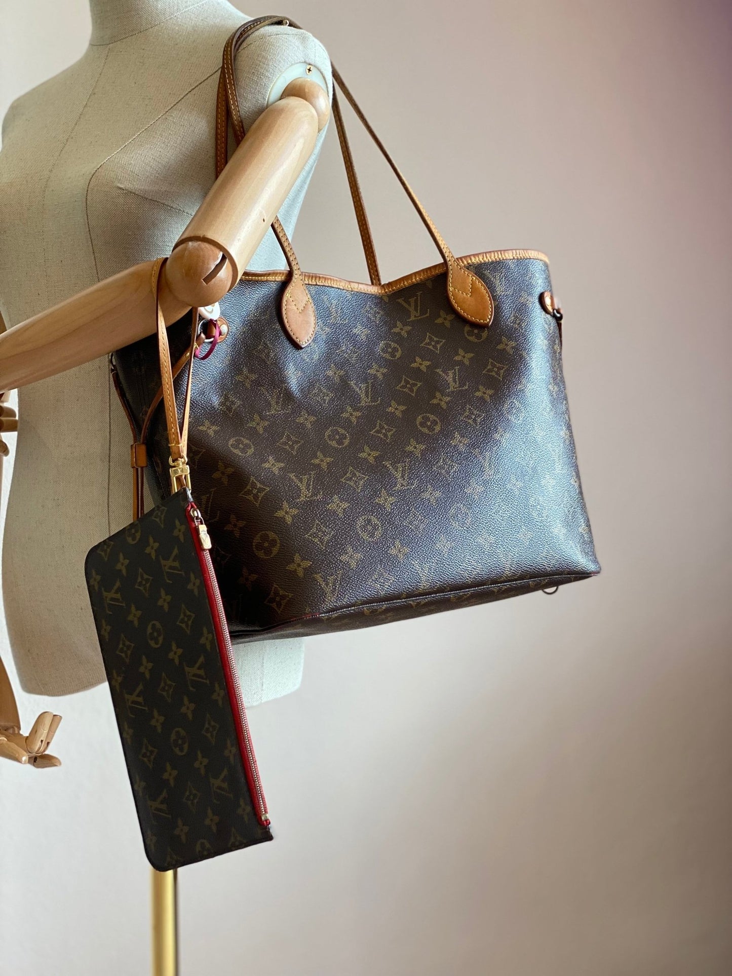 LOUIS VUITTON Neverfull MM Monogram Canvas mit Pochette Pivoine - Clutch & Macarons - CA3194 - Clutch & Macarons - 