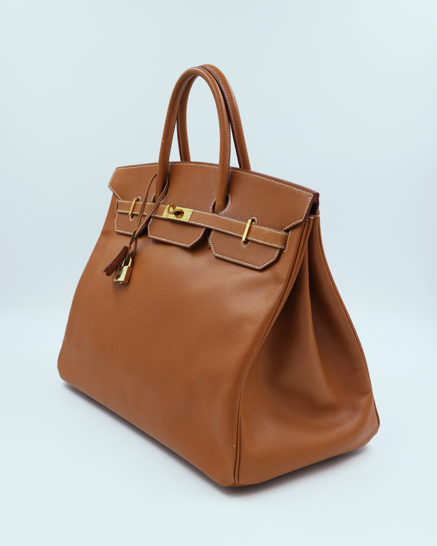 HERMÈS Birkin 40 Courchevel gold GHW braune Secondhand Designerhandtasche mit goldfarbenen Beschlägen