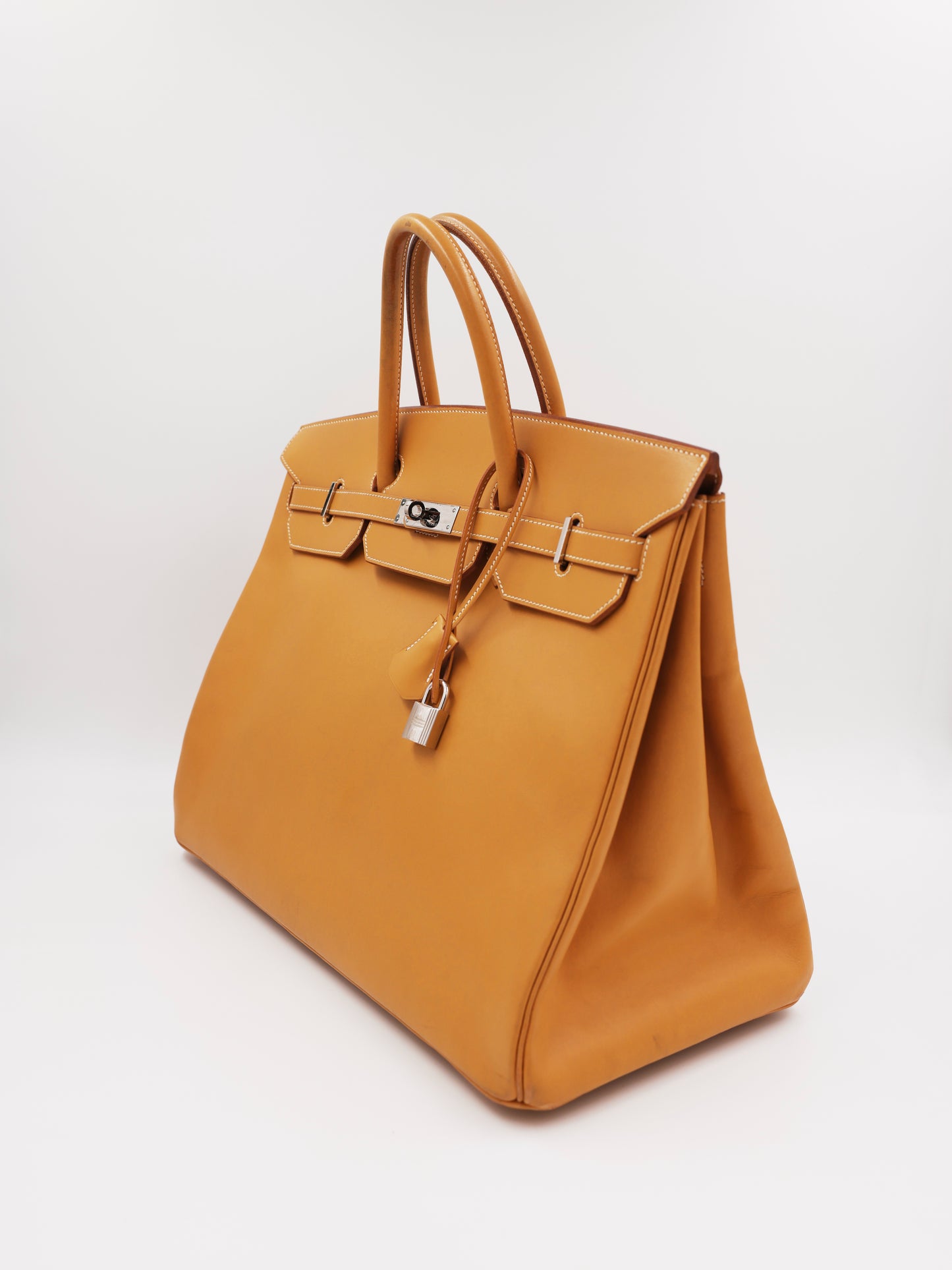HERMÈS Birkin 40 Swift beige PHW, elegante Designerhandtasche aus zweiter Hand