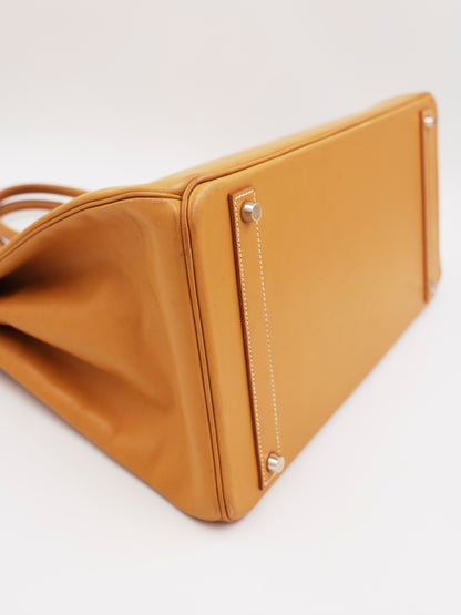HERMÈS Birkin 40 Swift beige PHW Designerhandtasche aus Leder im Secondhand Luxussegment