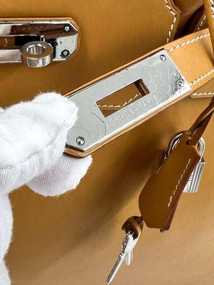 HERMÈS Birkin 40 Swift beige PHW mit silberfarbenem Verschluss und Schlüssel