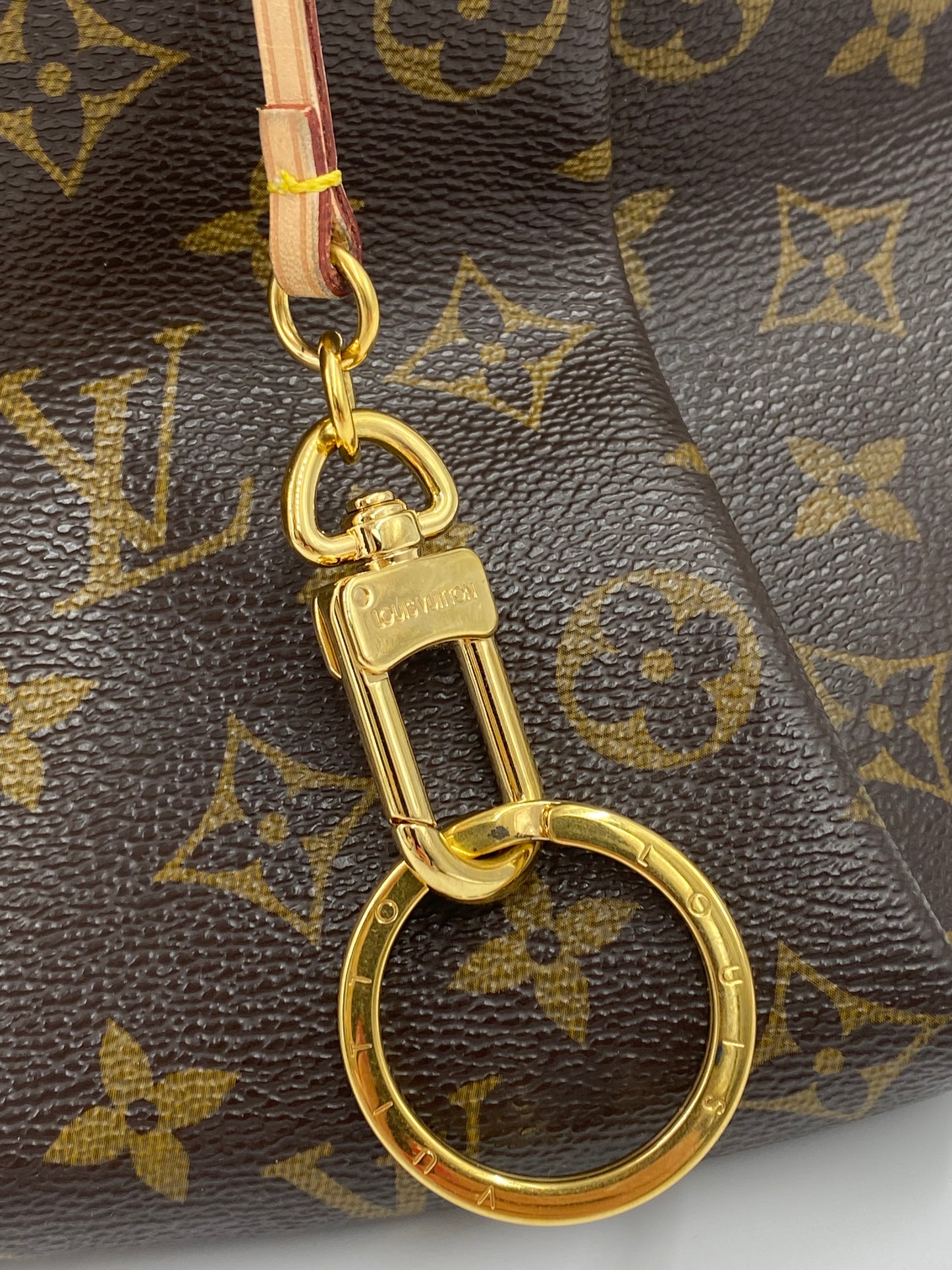 LOUIS VUITTON Artsy MM Monogram Canvas