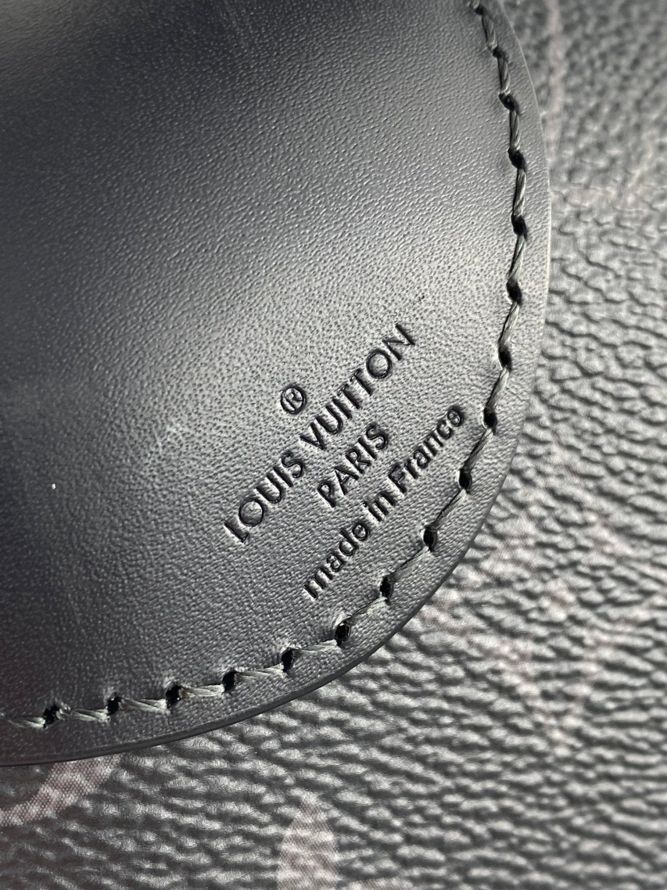 LOUIS VUITTON Horizon 70 Monogram Eclipse - Clutch & Macarons - Chip - Clutch & Macarons - 