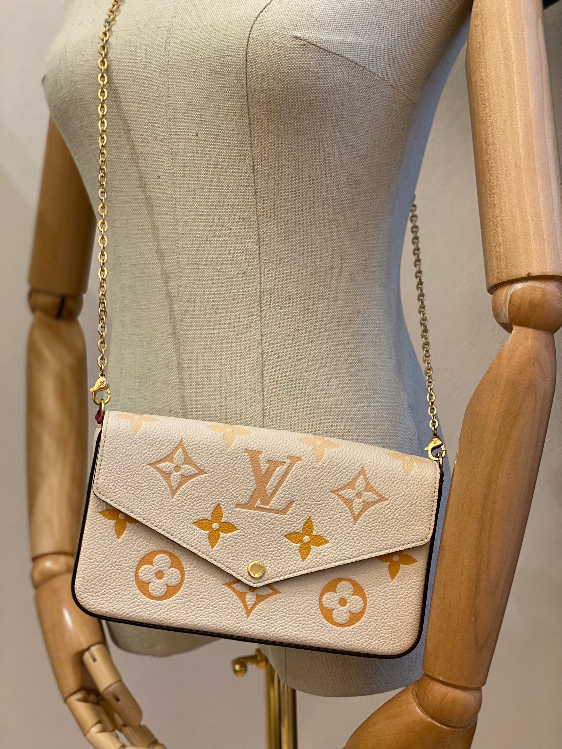 LOUIS VUITTON Pochette Felicie Monogram Empreinte by the Pool Clutch Macarons