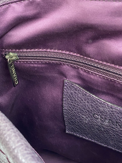 CHANEL Single Flap Bag "On the road" XL violett