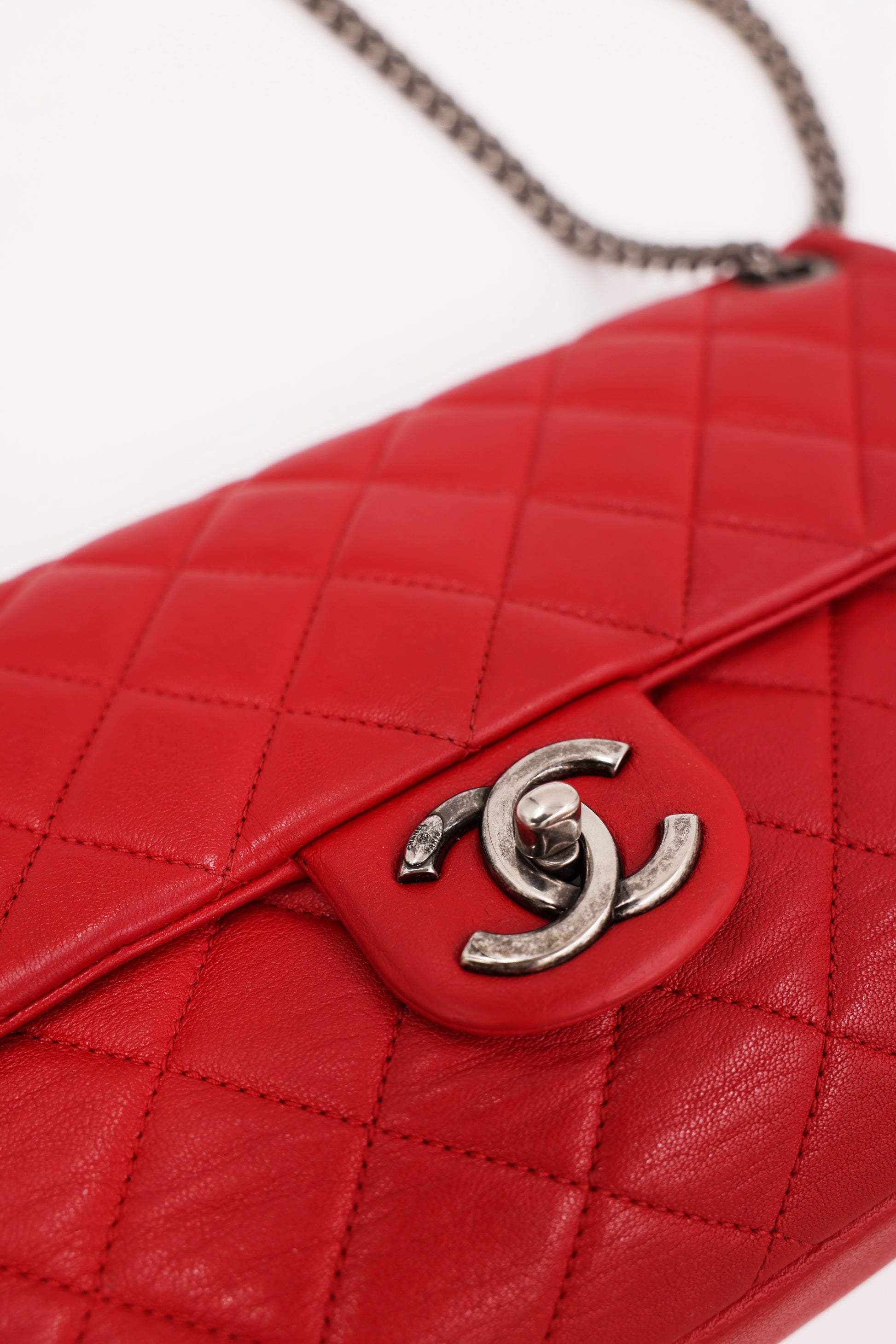 CHANEL Single Flap Jumbo Rue Cambon rot SHW rote Designerhandtasche aus zweiter Hand mit Kettenriemen