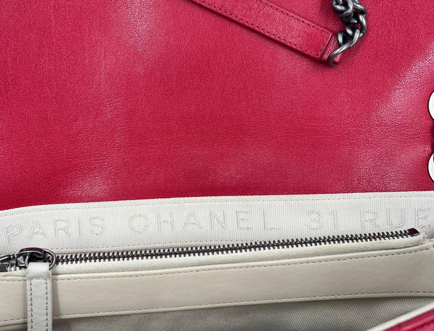 CHANEL Single Flap Jumbo Rue Cambon rot SHW rote Designerhandtasche mit silberfarbener Kette und Innenfach