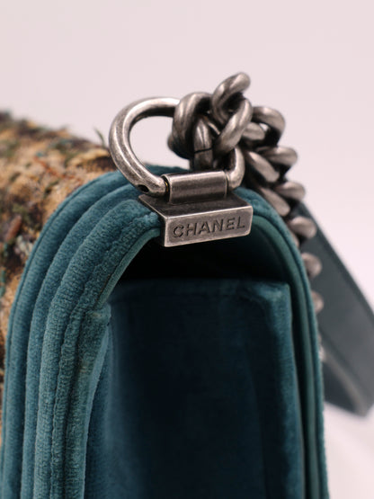 CHANEL Boy Bag Medium Tweed grün SHW
