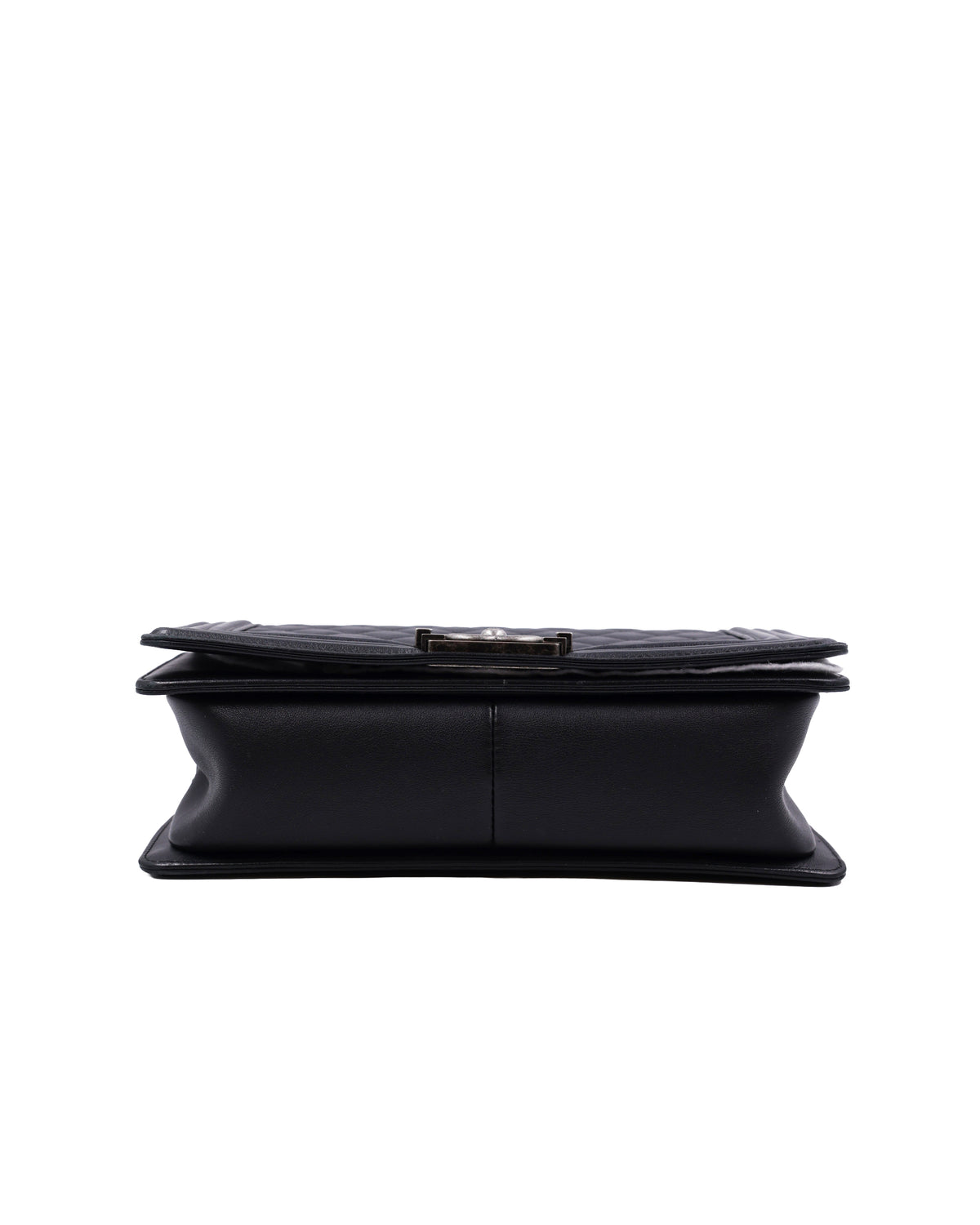 CHANEL Boy Medium schwarz SHW antik schwarze Designerhandtasche in Seitenansicht