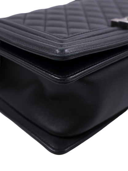 CHANEL Boy Medium schwarz SHW antik schwarze Designerhandtasche mit Rautenmuster