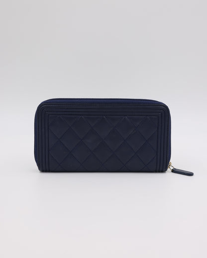 CHANEL Boy Wallet dunkelblau GHW