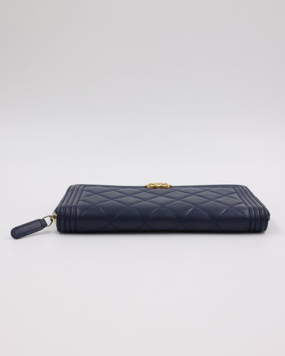 CHANEL Boy Wallet dunkelblau GHW