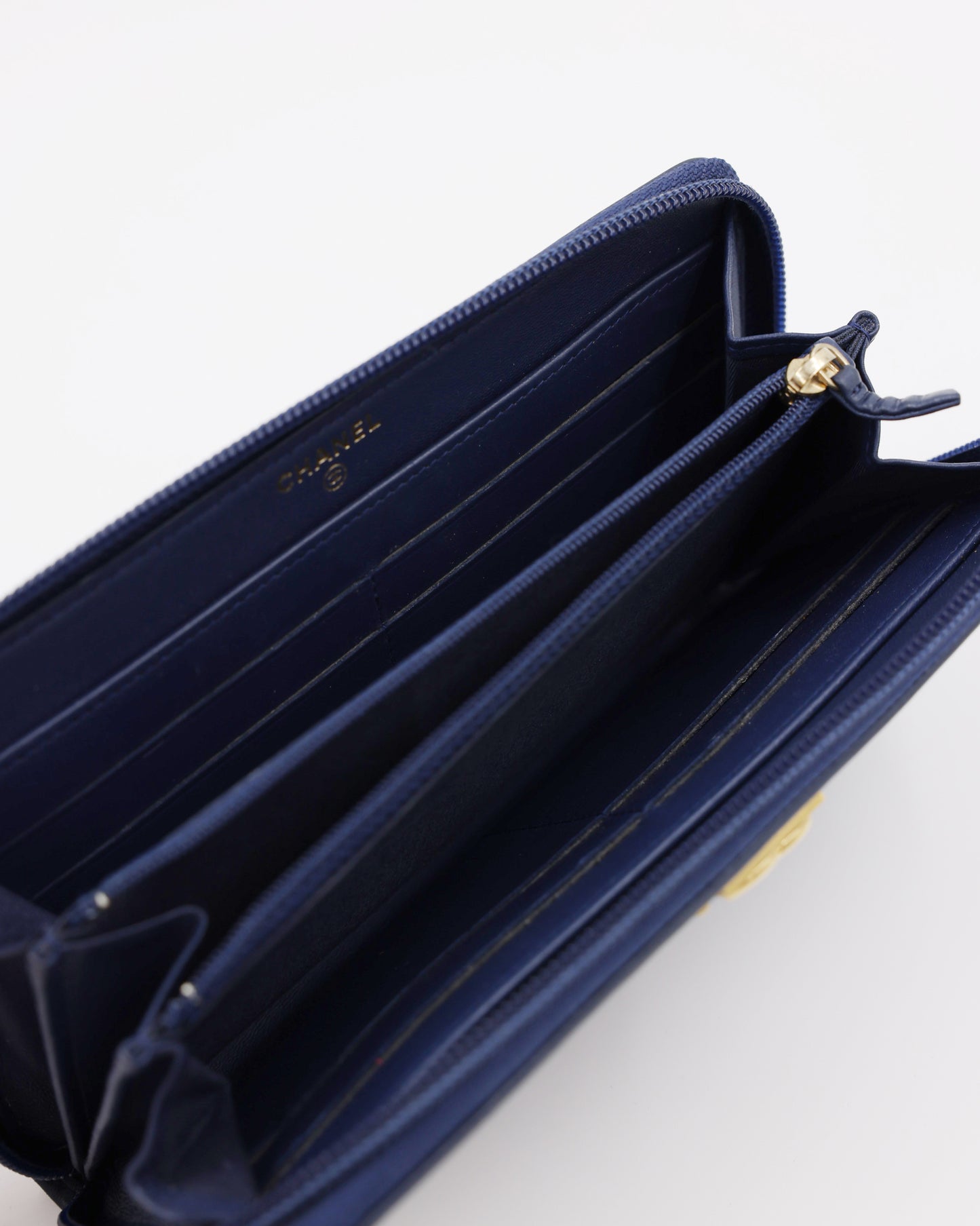 CHANEL Boy Wallet dunkelblau GHW