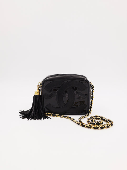 CHANEL Camera Bag schwarz GHW aus glänzendem schwarzem Leder mit Kettenriemen und Quaste