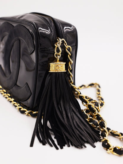 CHANEL Camera Bag schwarz GHW mit goldfarbener Kette und schwarzer Quaste