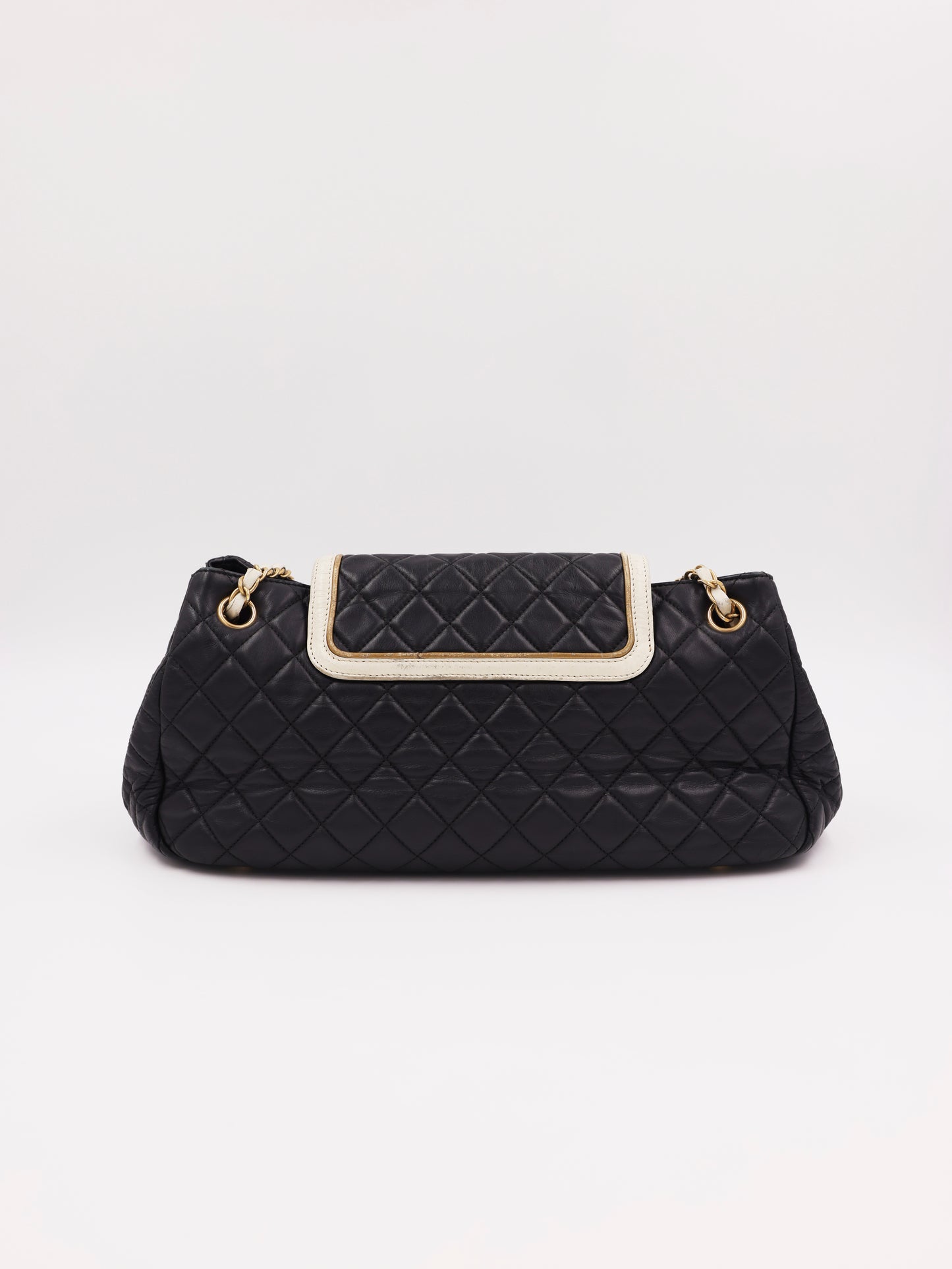 CHANEL 2.55 East West Flap Bag schwarz GHW schwarze gesteppte Designerhandtasche mit goldfarbenen Details