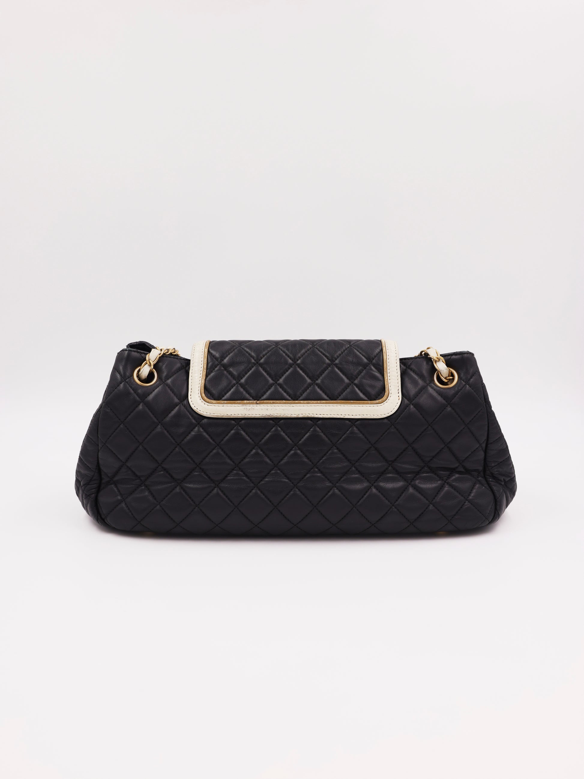 CHANEL 2.55 East West Flap Bag schwarz GHW schwarze gesteppte Designerhandtasche mit goldfarbenen Details