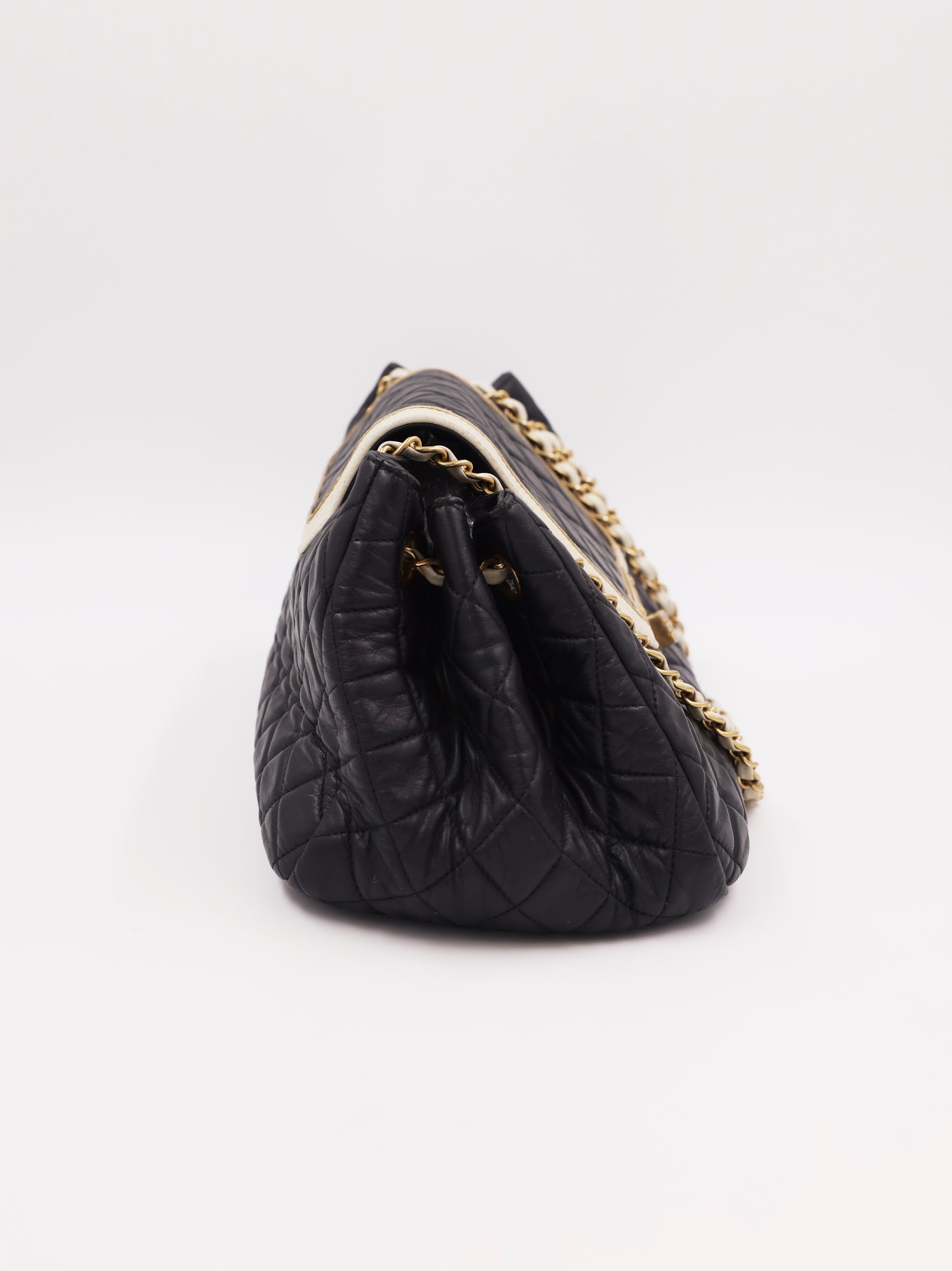 CHANEL 2.55 East West Flap Bag schwarz GHW schwarze Designerhandtasche aus zweiter Hand