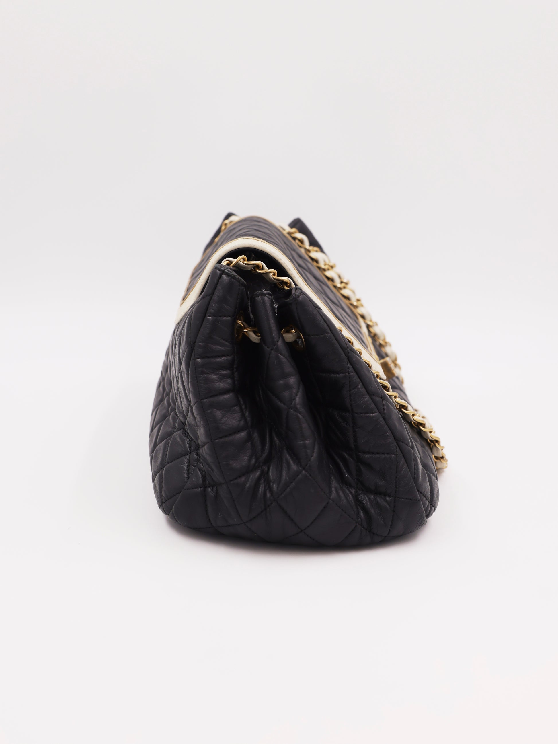 CHANEL 2.55 East West Flap Bag schwarz GHW schwarze Designerhandtasche aus zweiter Hand