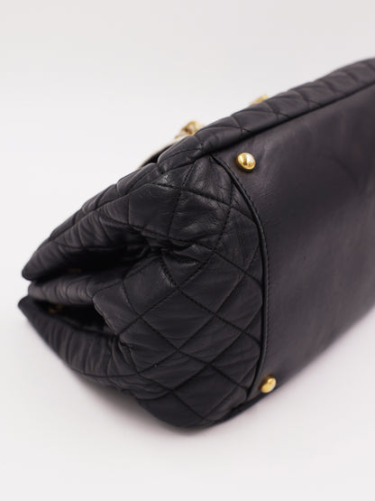 CHANEL 2.55 East West Flap Bag schwarz GHW schwarze gesteppte Designerhandtasche aus zweiter Hand