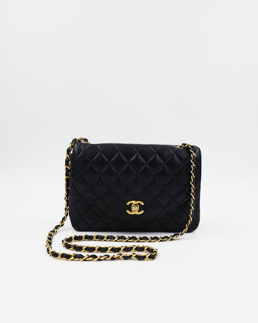 CHANEL Half Moon Single Flap schwarz GHW, schwarze gesteppte Designerhandtasche mit goldener Kette