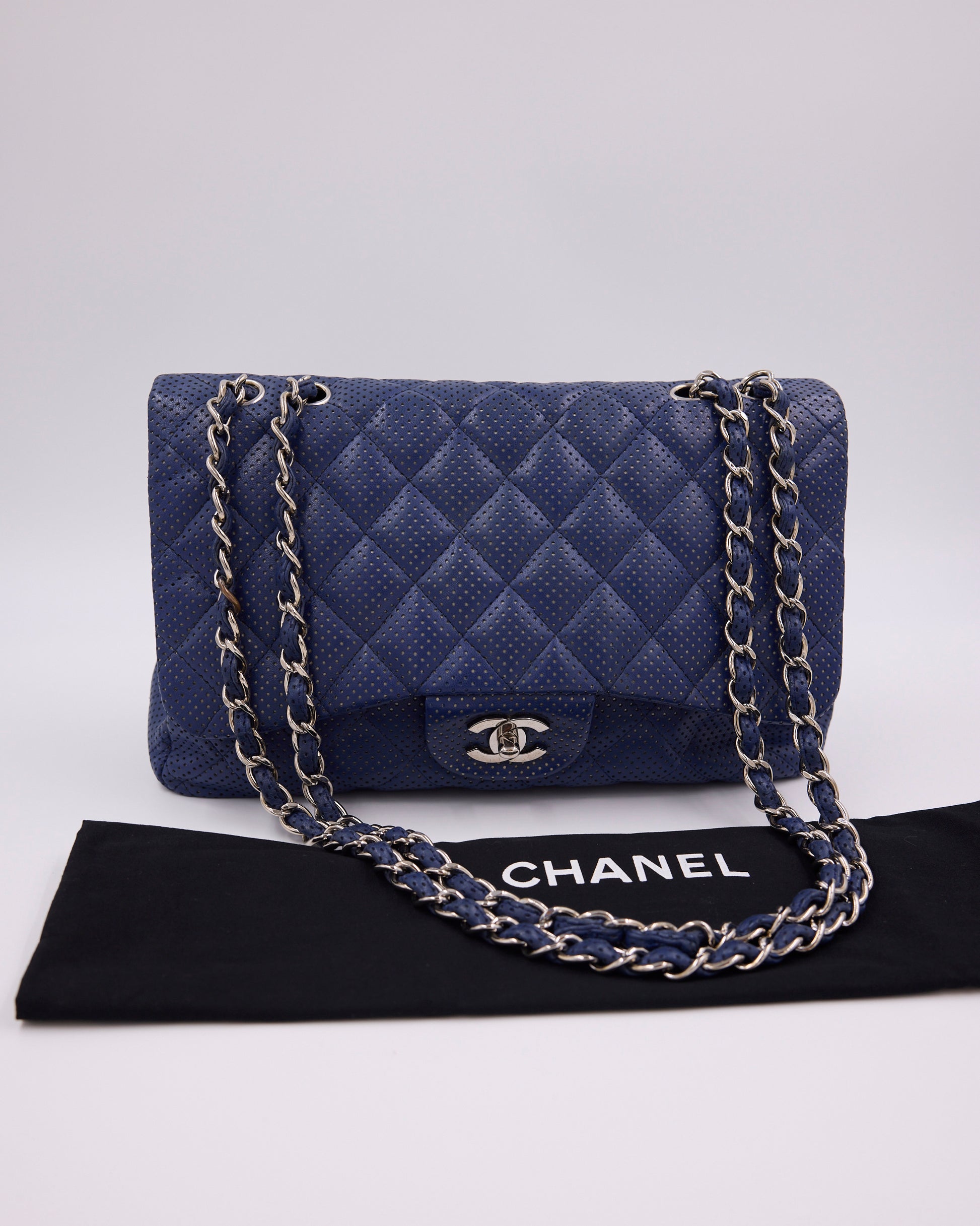 CHANEL Classic Single Flap Perforated blau SHW, blaue Designerhandtasche mit Kettenriemen