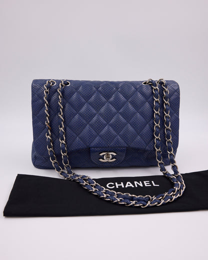CHANEL Classic Single Flap Perforated blau SHW, blaue Designerhandtasche mit Kettenriemen