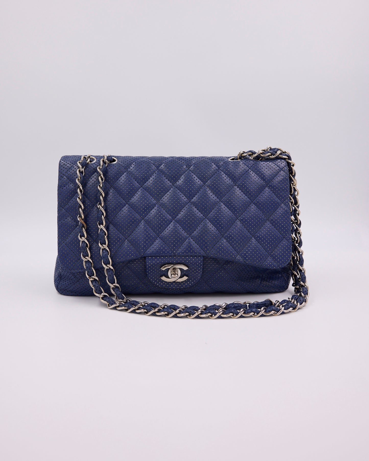 CHANEL Classic Single Flap Perforated blau SHW, blaue Designerhandtasche mit Kettenriemen und Rautenmuster