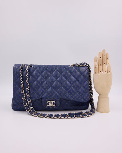 CHANEL Classic Single Flap Perforated blau SHW, blaue gesteppte Designerhandtasche mit Kettenriemen