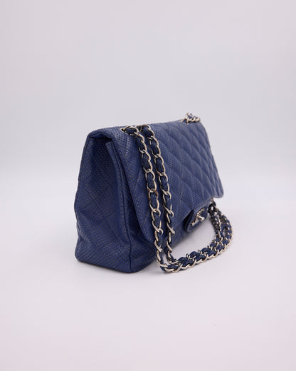 CHANEL Classic Single Flap Perforated blau SHW blaue Secondhand Designerhandtasche mit Kettenriemen