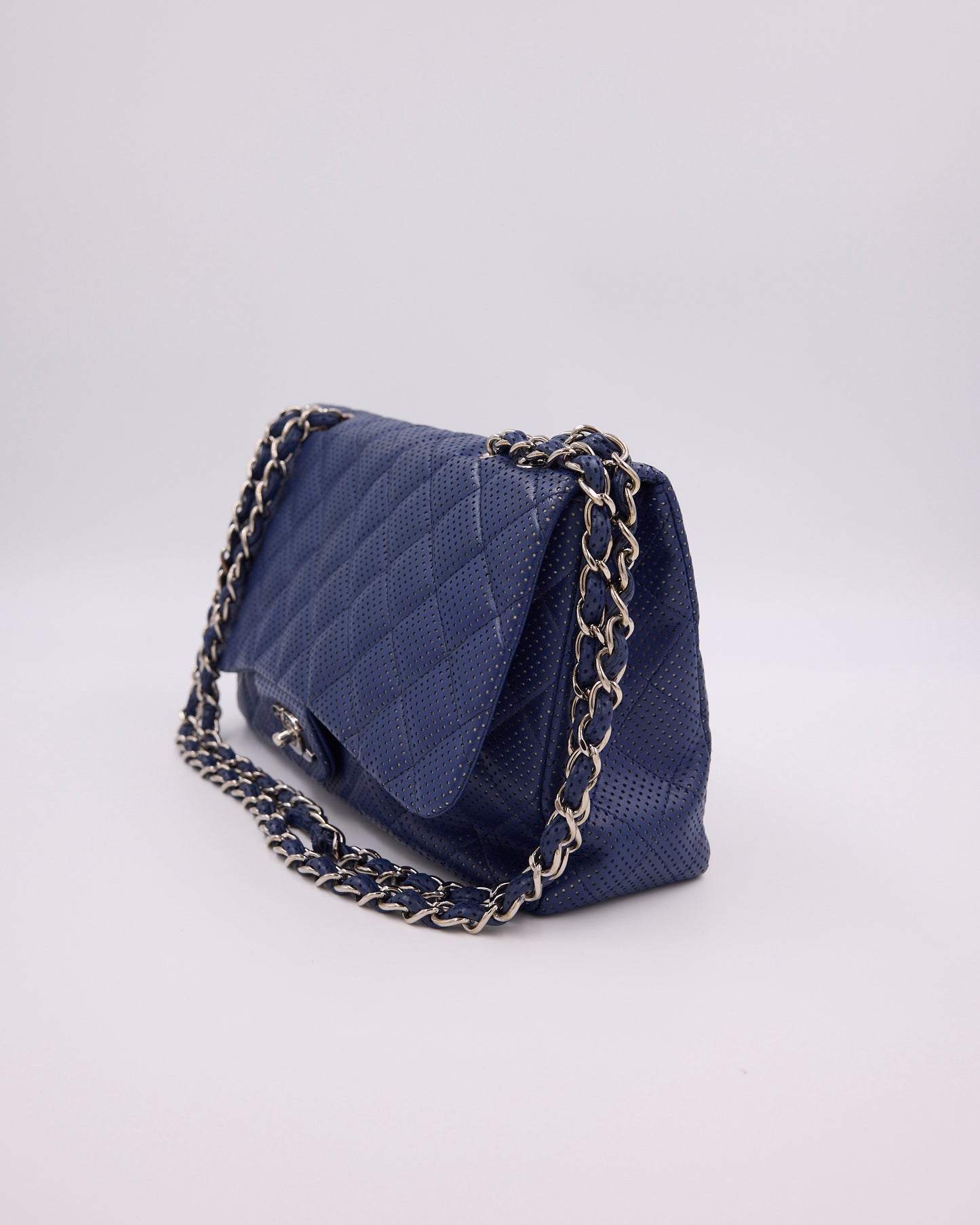 CHANEL Classic Single Flap Perforated blau SHW, blaue Designerhandtasche mit Kettenriemen