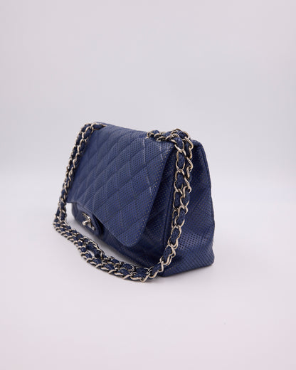 CHANEL Classic Single Flap Perforated blau SHW, blaue Designerhandtasche mit Kettenriemen