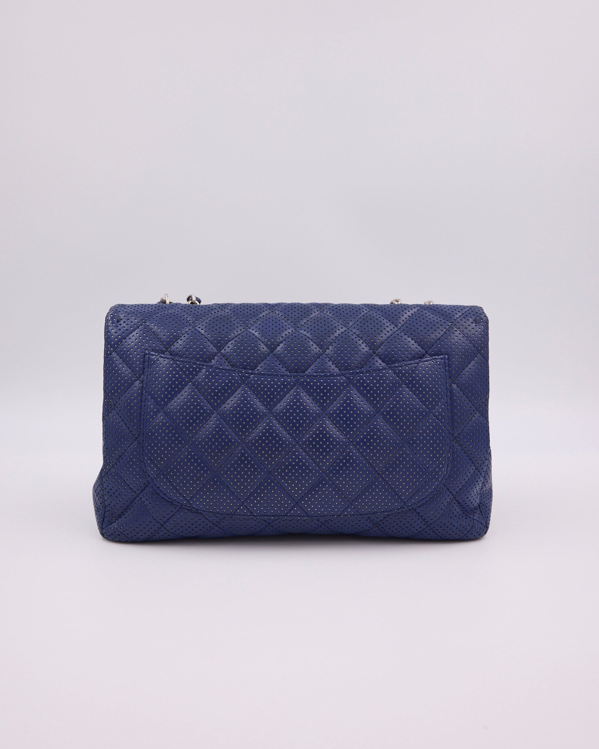 CHANEL Classic Single Flap Perforated blau SHW, blaue gesteppte Designerhandtasche aus zweiter Hand