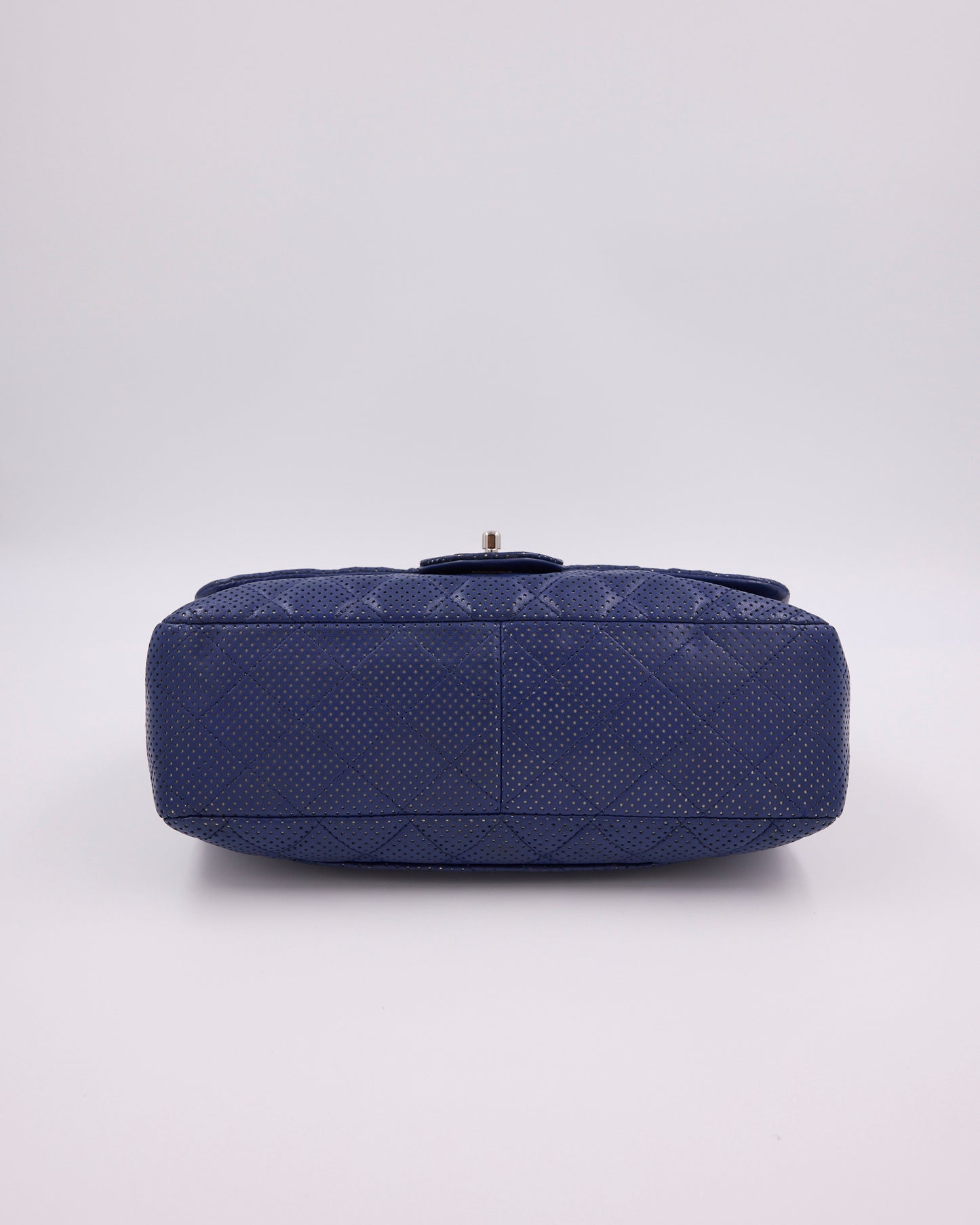 CHANEL Classic Single Flap Perforated blau SHW blaue perforierte Designerhandtasche