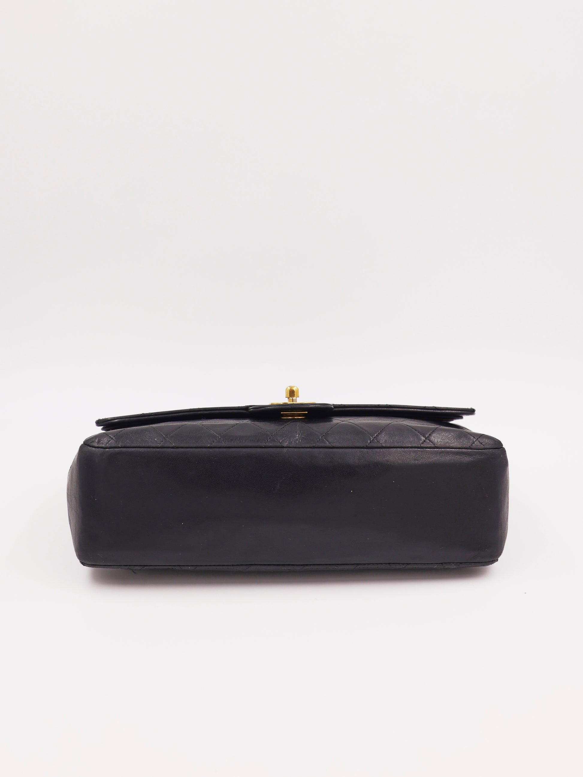 CHANEL Timeless Double Flap medium schwarz GHW, schwarze Designerhandtasche second hand