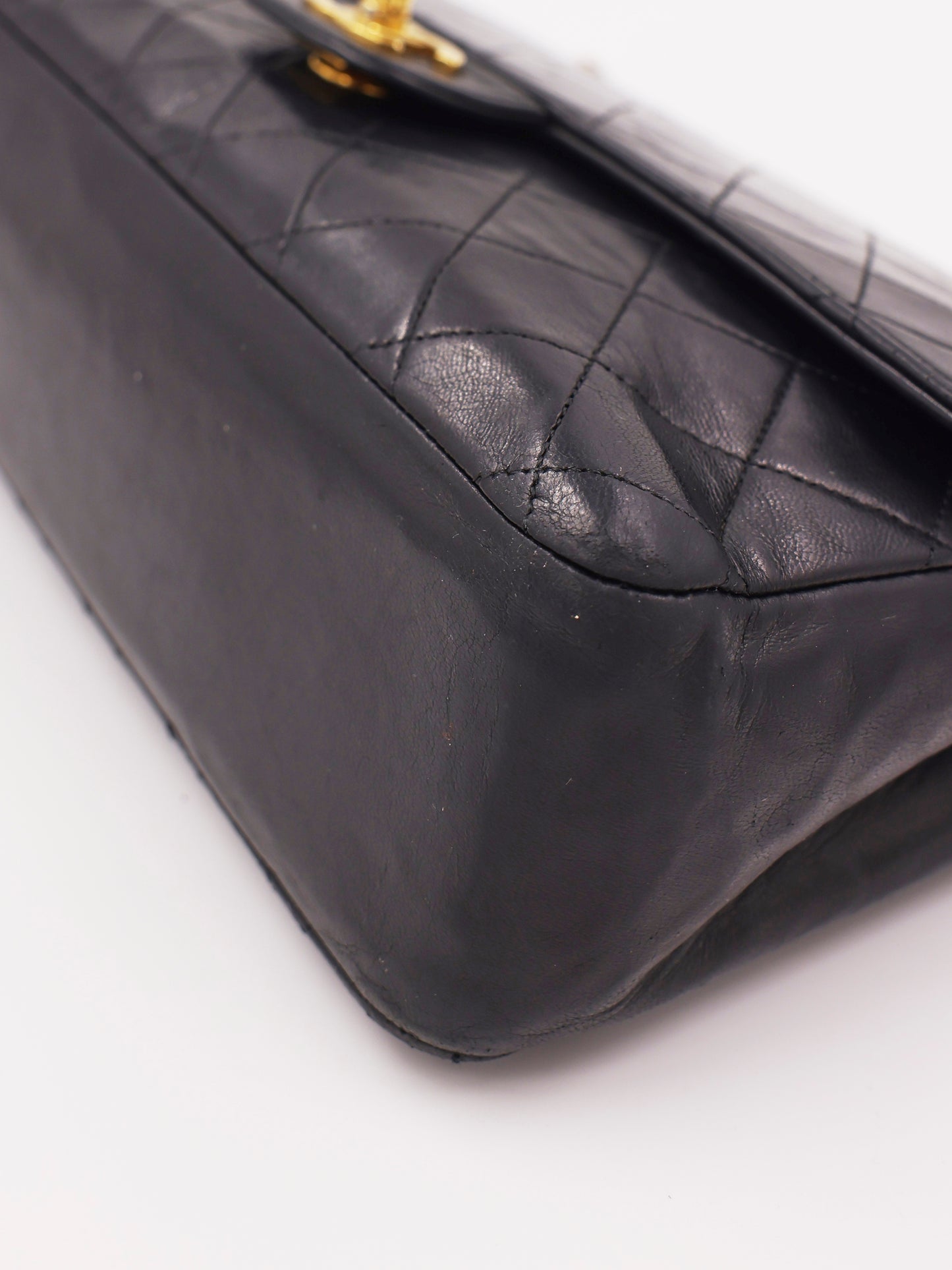 CHANEL Timeless Double Flap medium schwarz GHW, schwarze Designerhandtasche mit goldfarbenem Verschluss