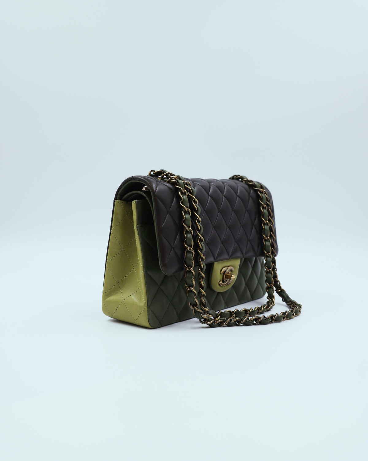 CHANEL Timeless Double Flap Medium Grün GHW grüne Designerhandtasche aus zweiter Hand mit goldfarbener Kette