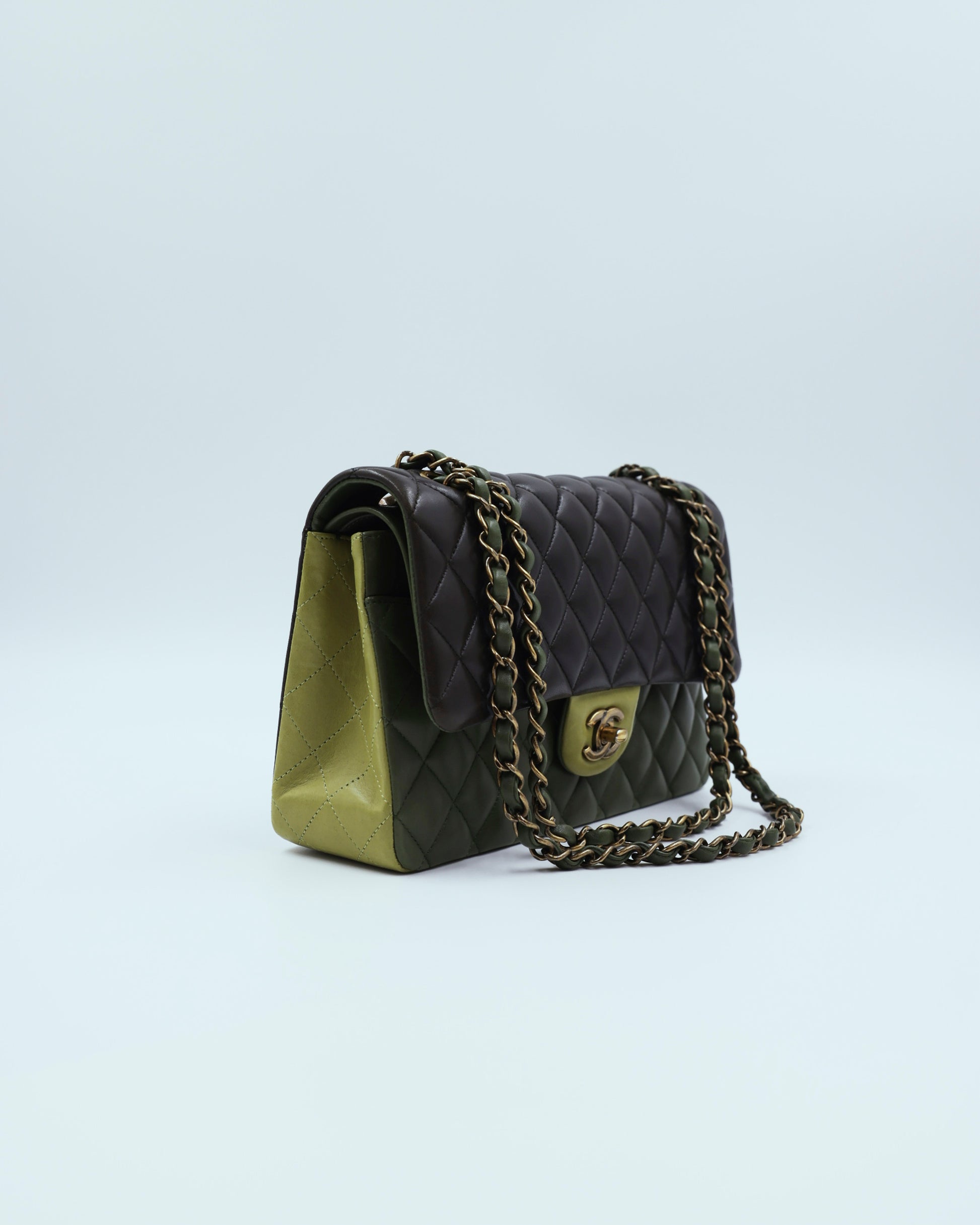 CHANEL Timeless Double Flap Medium Grün GHW grüne Designerhandtasche aus zweiter Hand mit goldfarbener Kette