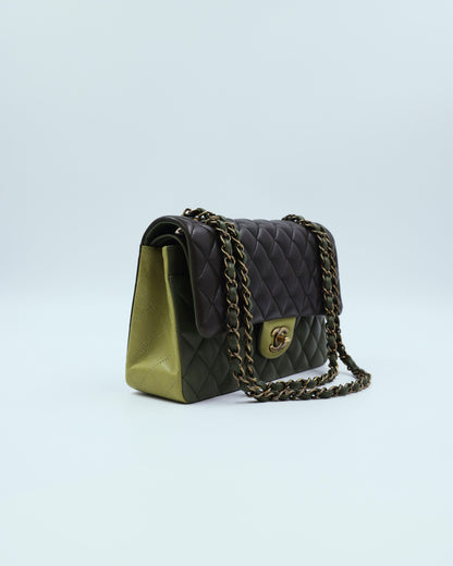 CHANEL Timeless Double Flap Medium Grün GHW grüne Designerhandtasche aus zweiter Hand mit goldfarbener Kette