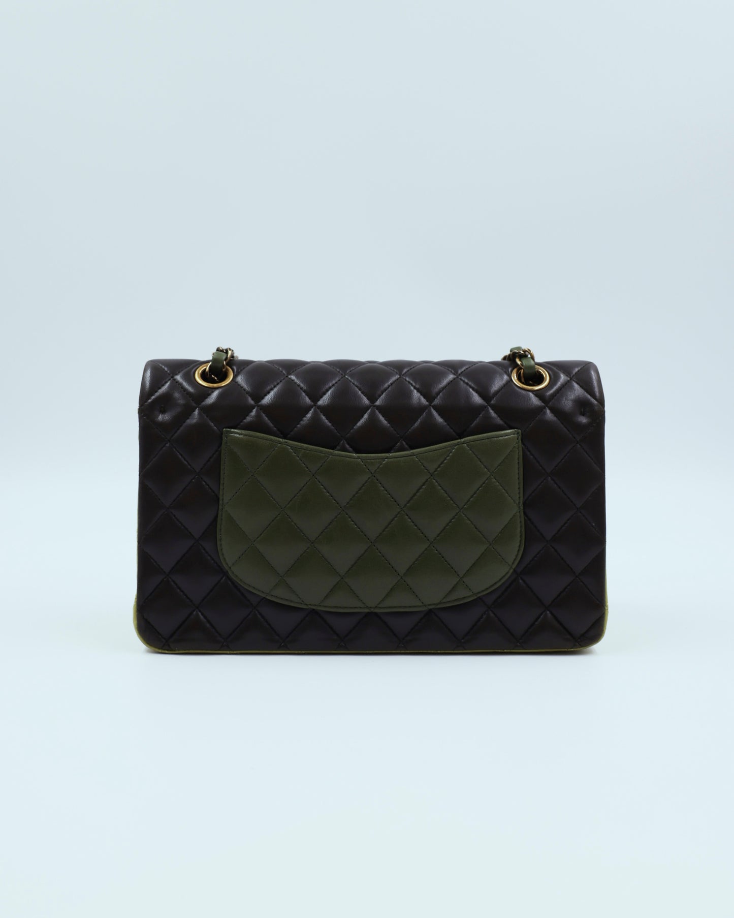 CHANEL Timeless Double Flap Medium Grün GHW grüne Designerhandtasche aus zweiter Hand mit goldfarbenen Details